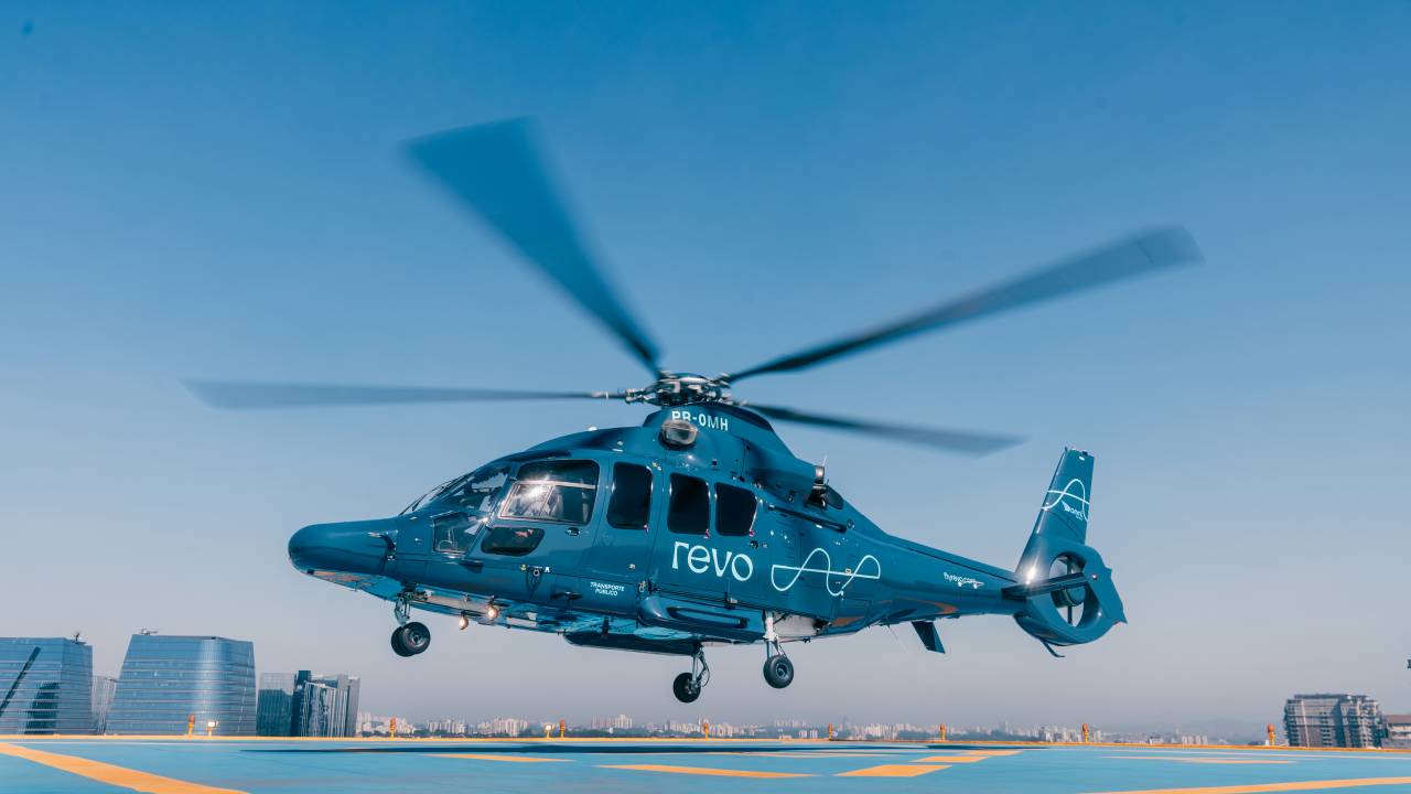 Helicóptero pousando